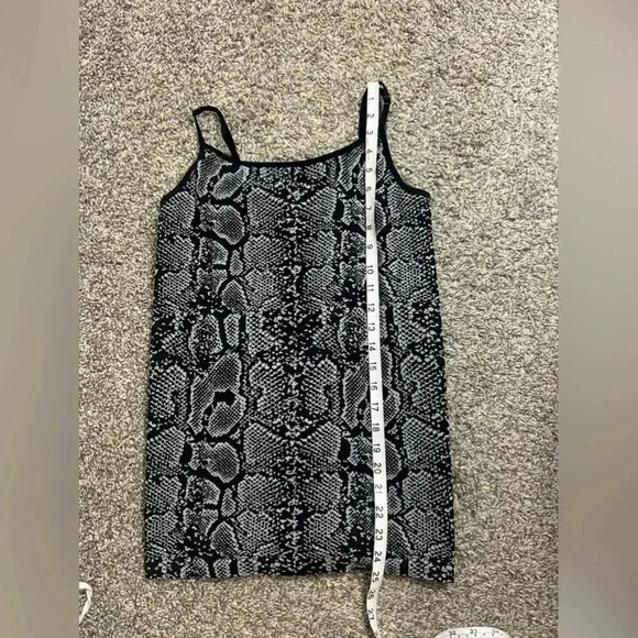 Apt 9 Tank Top Shirt sleeveless straps gray & black snake print stretch L/ XL - Picture 6 of 6